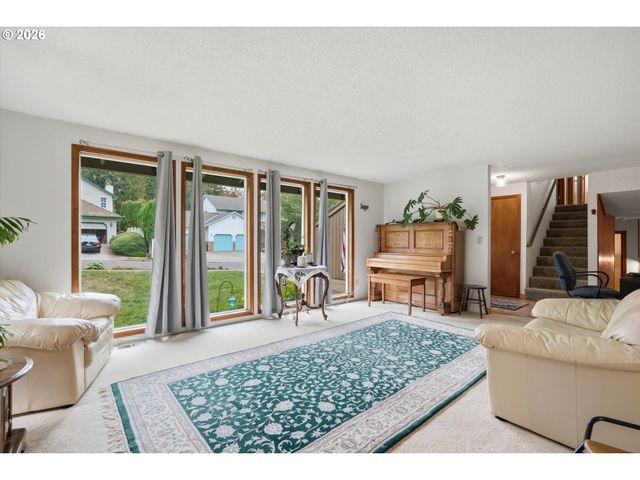 36305 YOCUM Loop, Sandy, OR 97055