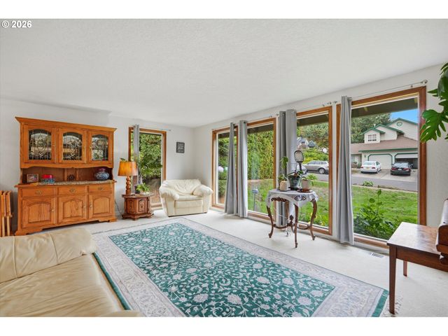 36305 YOCUM Loop, Sandy, OR 97055