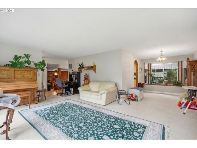36305 YOCUM Loop, Sandy, OR 97055