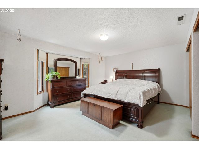 36305 YOCUM Loop, Sandy, OR 97055