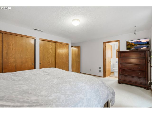 36305 YOCUM Loop, Sandy, OR 97055
