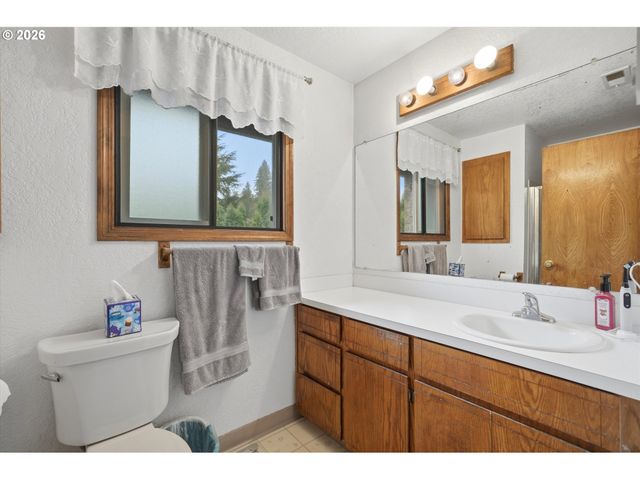 36305 YOCUM Loop, Sandy, OR 97055