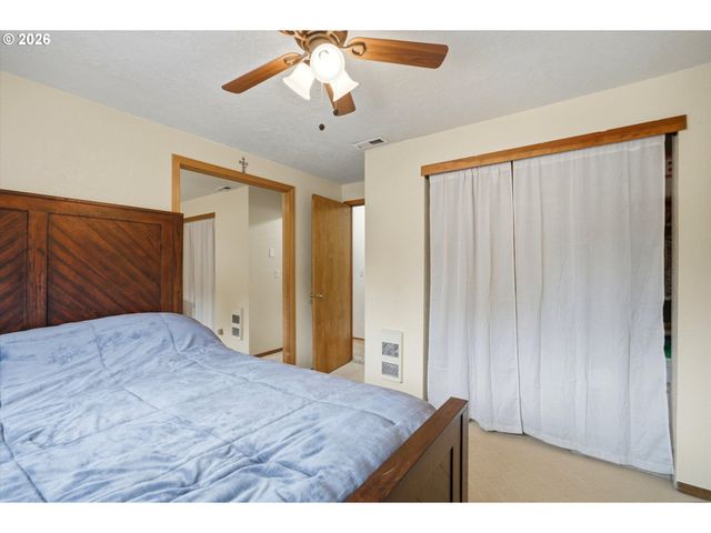 36305 YOCUM Loop, Sandy, OR 97055
