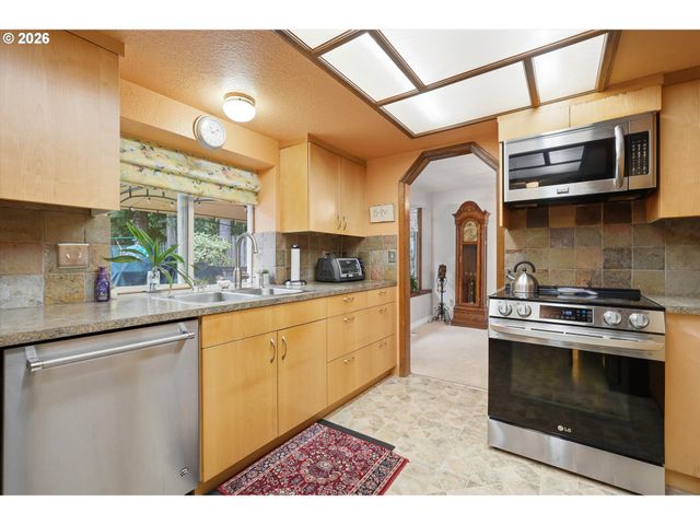 36305 YOCUM Loop, Sandy, OR 97055