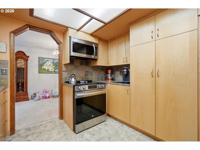 36305 YOCUM Loop, Sandy, OR 97055