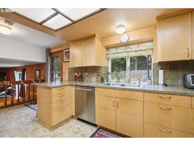 36305 YOCUM Loop, Sandy, OR 97055