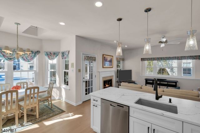 17 Craft Farm Dr, Bridgewater Twp., NJ 08807