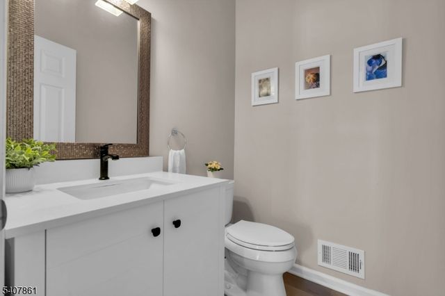 17 Craft Farm Dr, Bridgewater Twp., NJ 08807