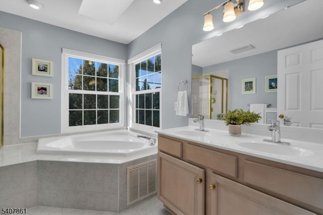 17 Craft Farm Dr, Bridgewater Twp., NJ 08807