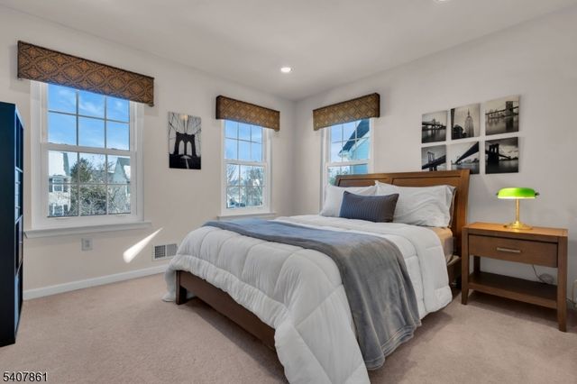 17 Craft Farm Dr, Bridgewater Twp., NJ 08807