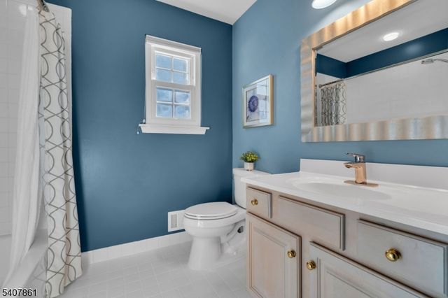 17 Craft Farm Dr, Bridgewater Twp., NJ 08807