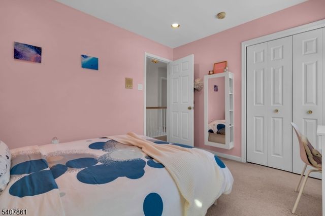 17 Craft Farm Dr, Bridgewater Twp., NJ 08807