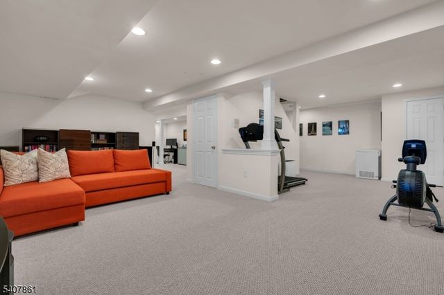 17 Craft Farm Dr, Bridgewater Twp., NJ 08807