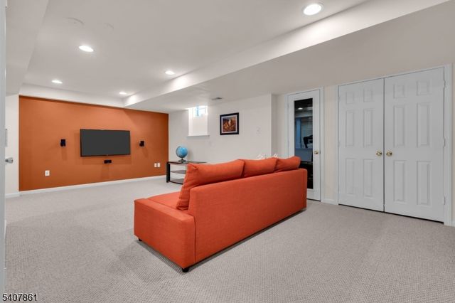 17 Craft Farm Dr, Bridgewater Twp., NJ 08807