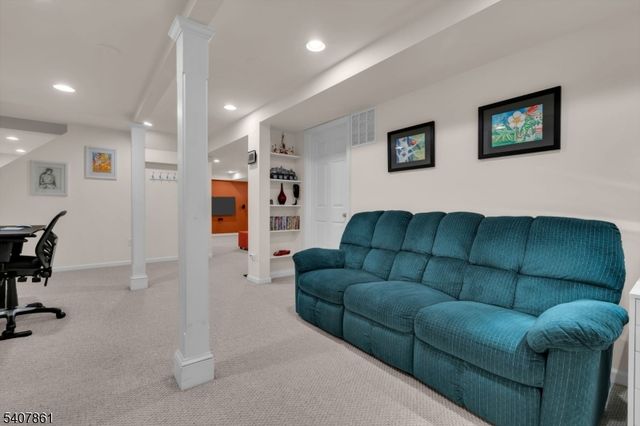 17 Craft Farm Dr, Bridgewater Twp., NJ 08807