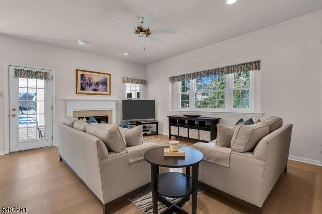 17 Craft Farm Dr, Bridgewater Twp., NJ 08807