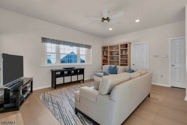 17 Craft Farm Dr, Bridgewater Twp., NJ 08807