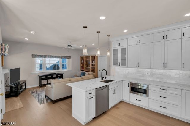 17 Craft Farm Dr, Bridgewater Twp., NJ 08807