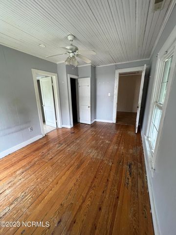 610 Jenkins Avenue, Maysville, NC 28555