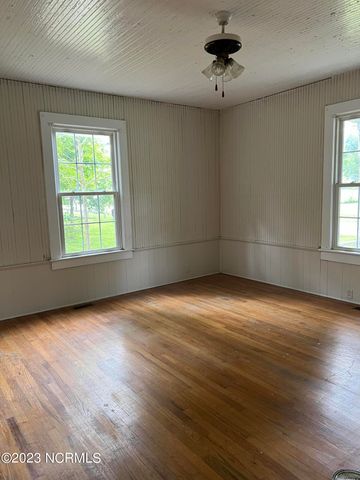 610 Jenkins Avenue, Maysville, NC 28555