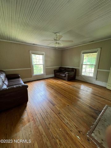 610 Jenkins Avenue, Maysville, NC 28555