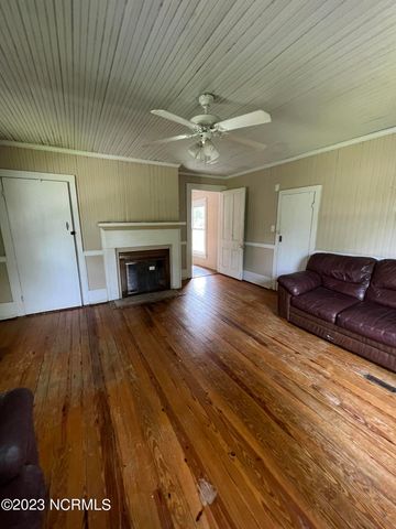 610 Jenkins Avenue, Maysville, NC 28555