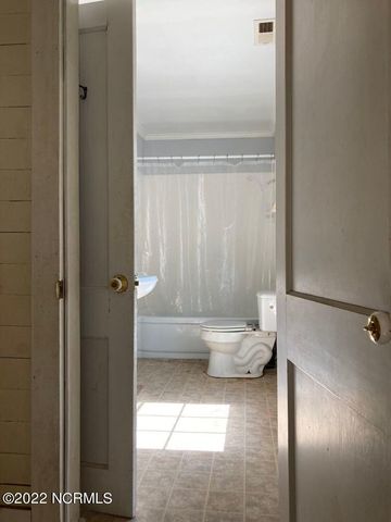 610 Jenkins Avenue, Maysville, NC 28555