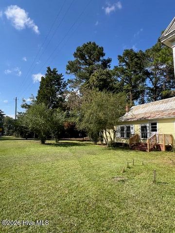 610 Jenkins Avenue, Maysville, NC 28555