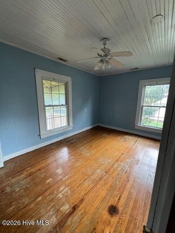 610 Jenkins Avenue, Maysville, NC 28555