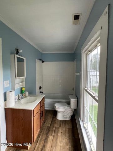 610 Jenkins Avenue, Maysville, NC 28555