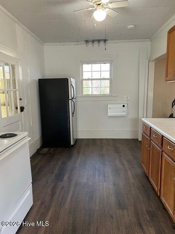 610 Jenkins Avenue, Maysville, NC 28555