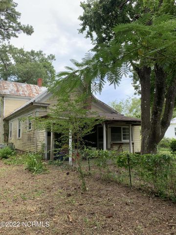 610 Jenkins Avenue, Maysville, NC 28555