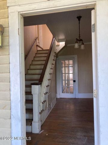 610 Jenkins Avenue, Maysville, NC 28555