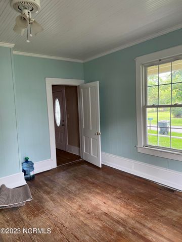 610 Jenkins Avenue, Maysville, NC 28555