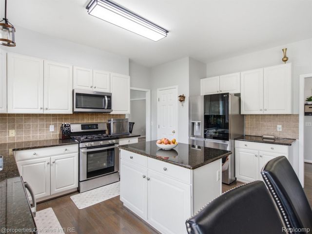 45478 Muirfield Drive, Canton Charter Township, MI 48188