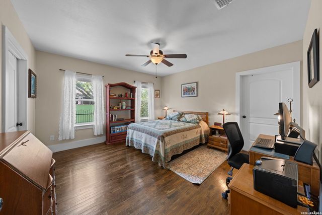 848 Washington St, Kerrville, TX 78028