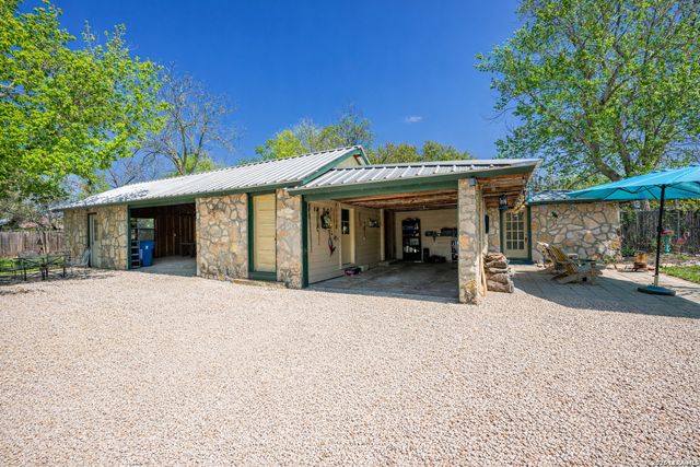 848 Washington St, Kerrville, TX 78028