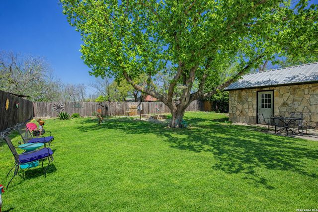 848 Washington St, Kerrville, TX 78028