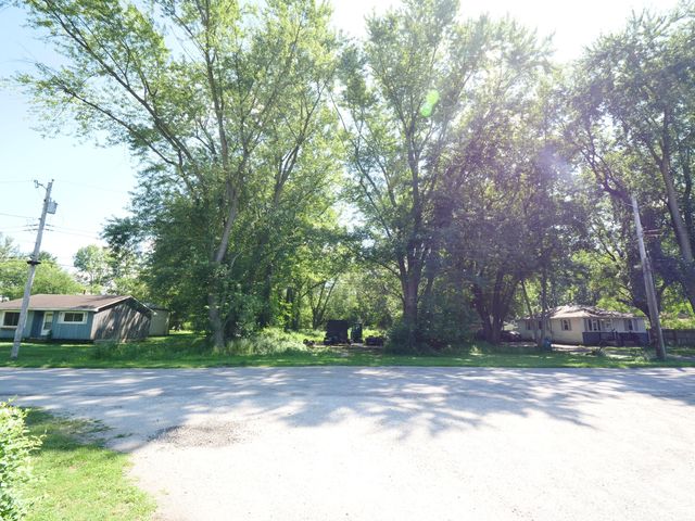 132 James Road, Griffith, IN 46319