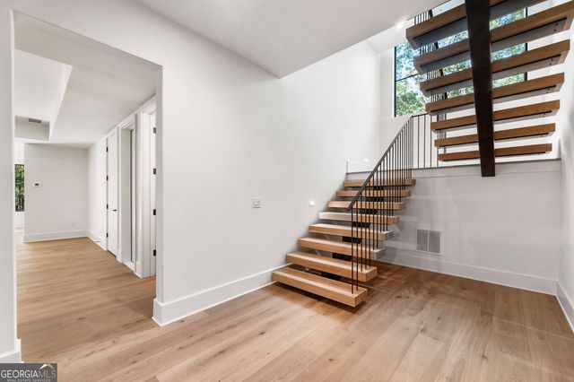 388 Londonberry Road NW, Sandy Springs, GA 30327