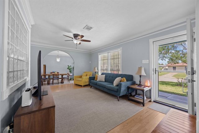 5874 Beldart Street, Houston, TX 77033