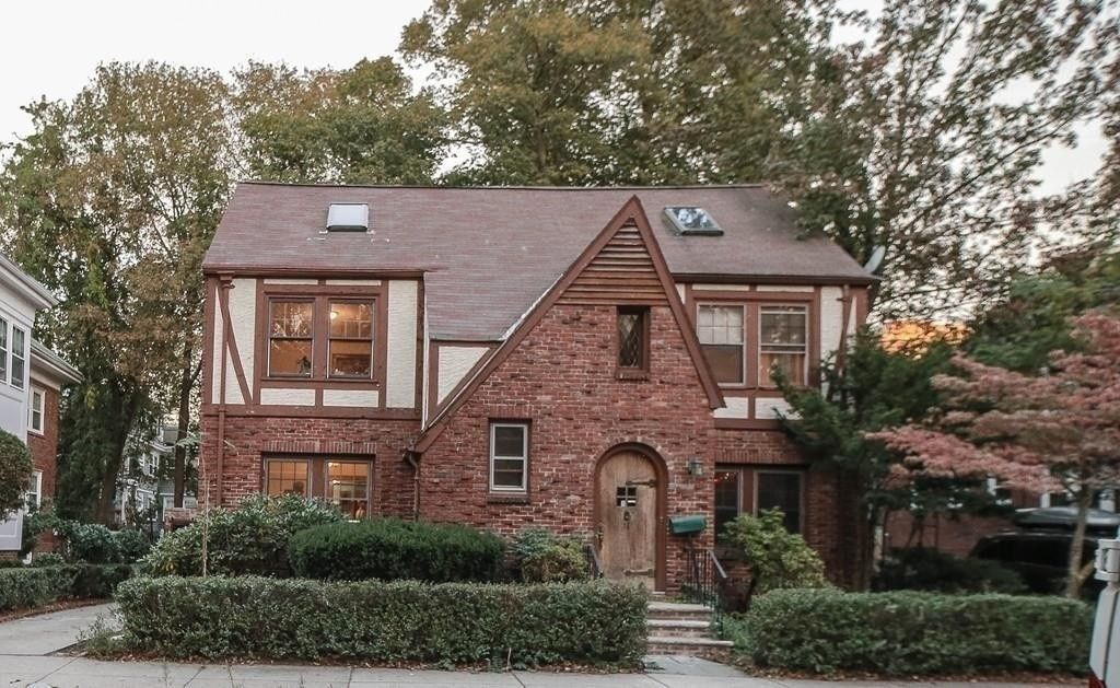 35 Greycliff Rd 1, Boston, MA 02135