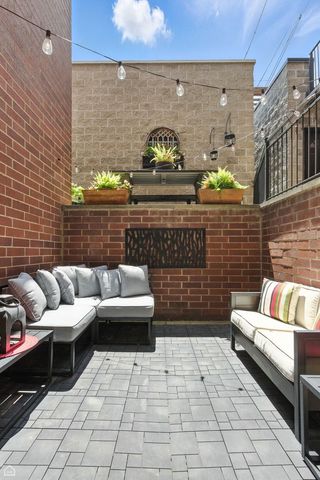 2149 W Huron Street, Chicago, IL 60612