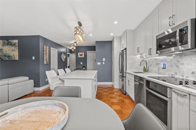 73 Lorraine Terrace 325, Mount Vernon, NY 10553