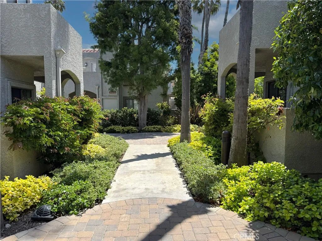 4762 Tiara 102, Huntington Beach, CA 92649