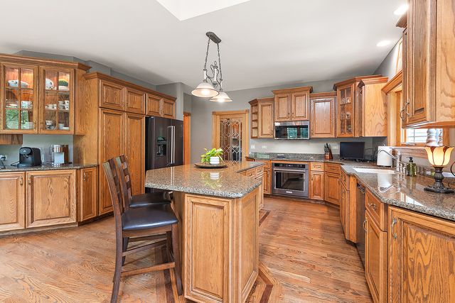19412 S Woodedge Lane, Mokena, IL 60448