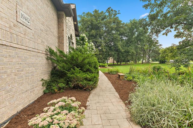 19412 S Woodedge Lane, Mokena, IL 60448