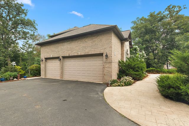 19412 S Woodedge Lane, Mokena, IL 60448