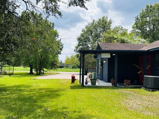 619 Lakeville Drive, Kingwood, TX 77339