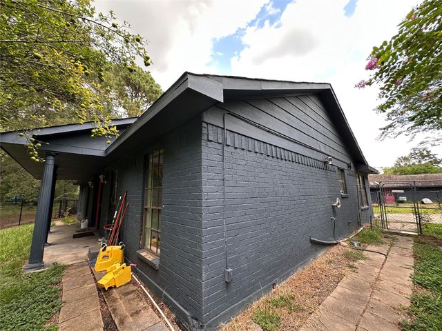 619 Lakeville Drive, Kingwood, TX 77339